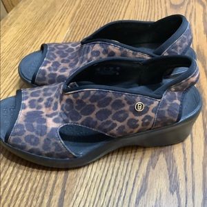 💥Bzees Brown Leopard wedge💥